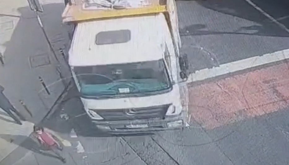 Yaşlı Kadın Kamyonun Altında Ezilerek Can Verdi