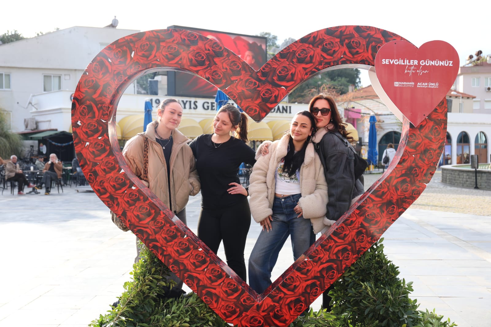 Aşkın ve Anıların Buluştuğu Nokta: Marmaris'te Sevgililer Günü Panosuna Yoğun İlgi