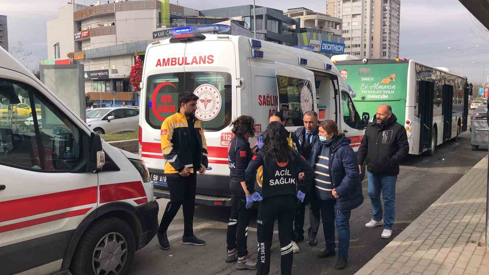 Halk Otobüsü Ani Fren Yaptı: 3 Yolcu Yaralandı