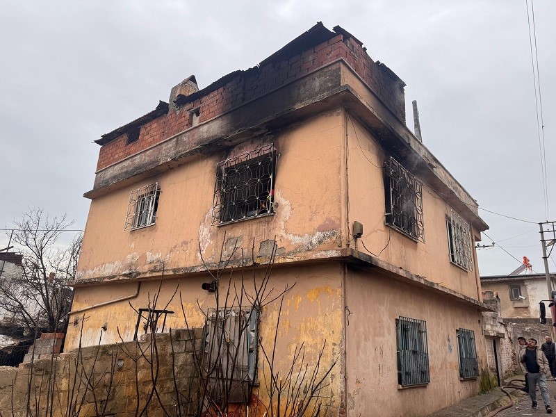 Ev Yangını Paniğe Yol Açtı