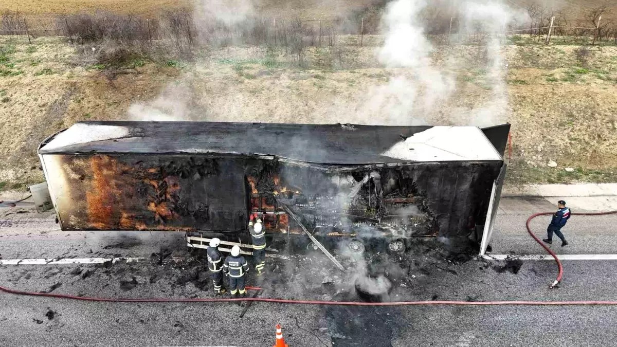 Limon Yüklü Tır Yandı