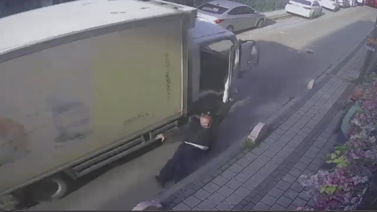 Kamyonet Sürücüsü Otobüs Şoförünü Ezdi