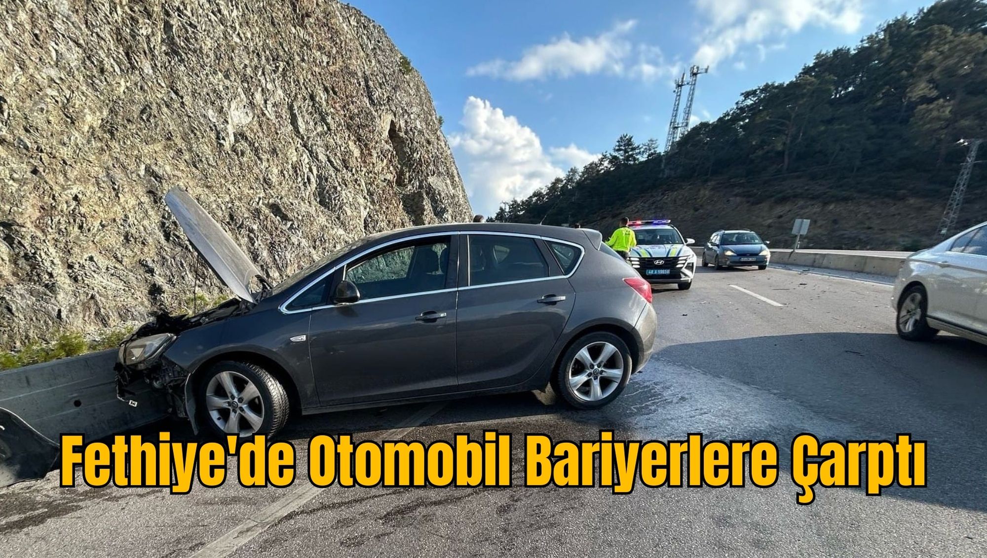 Fethiye'de Otomobil Bariyerlere Çarptı