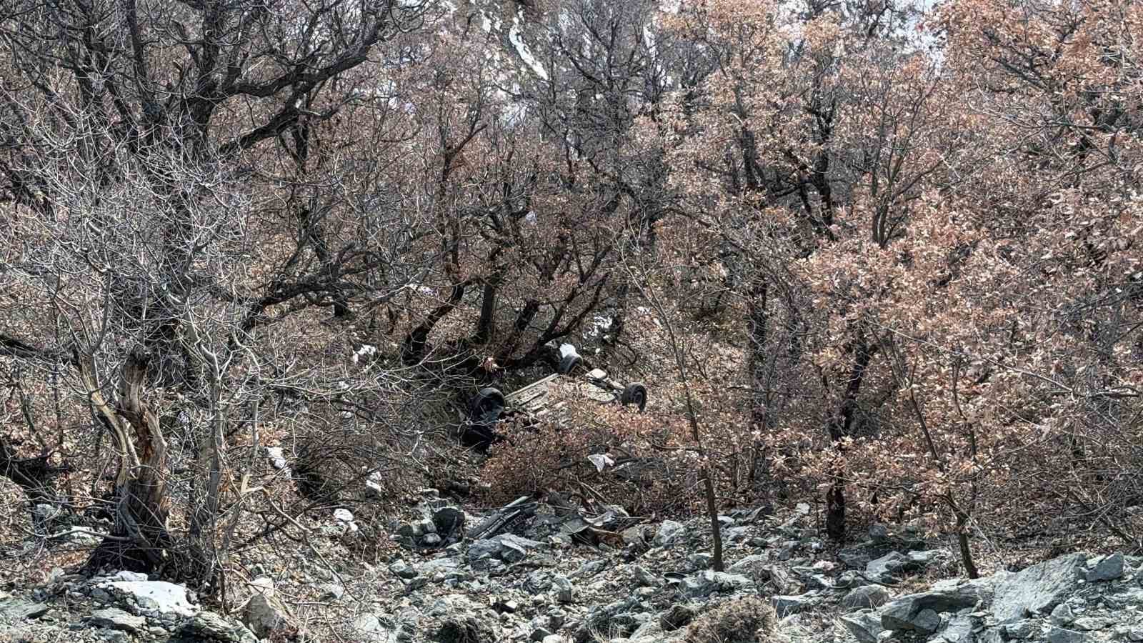 Feci Kazada Mucize Kurtuluş: Uçurumdan Yuvarlanan Otomobilden Sağ Çıkma Anı Kamerada