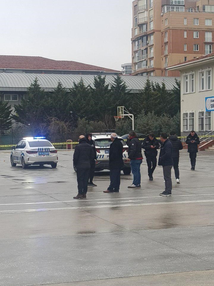 Silahlar Çekildi, 3 Kişi Yaralandı: Site Toplantısında Kavga