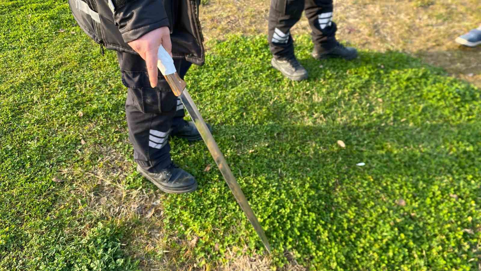 Kavga Ayırmaya Çalışan Güvenlik Görevlisi Döner Bıçağına Hedef Oldu