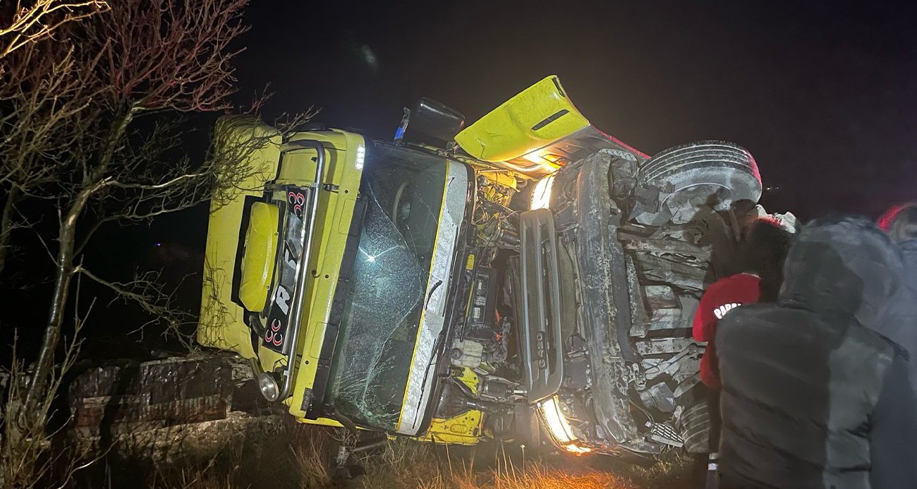 Mermer Yüklü Kamyon Kaza Yaptı