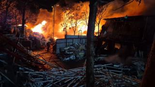 Geri dönüşüm tesisinde korkutan yangın