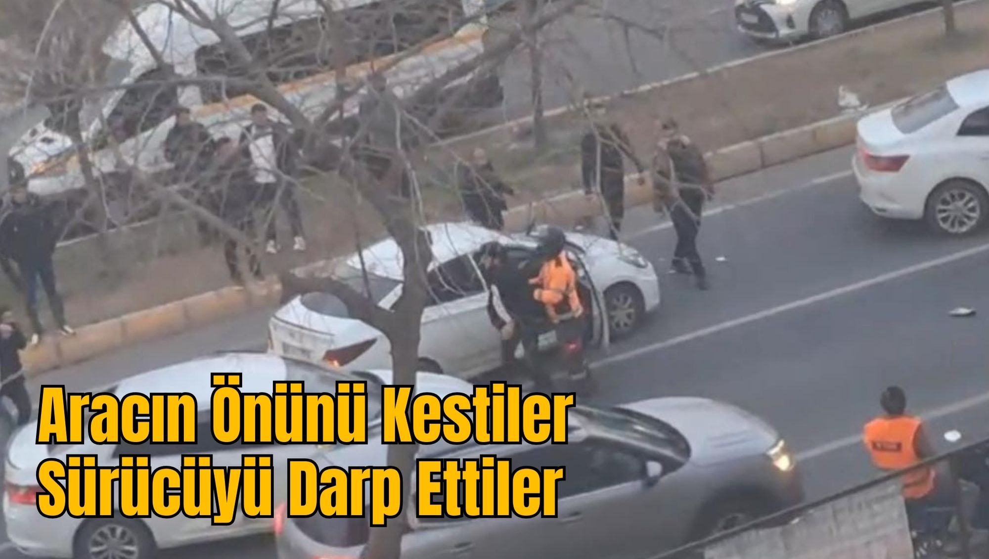 Aracın Önünü Kestiler: Sürücüyü Darp Ettiler