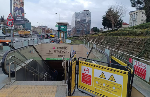 Metroya Binmek İsterken Parmakları Koptu