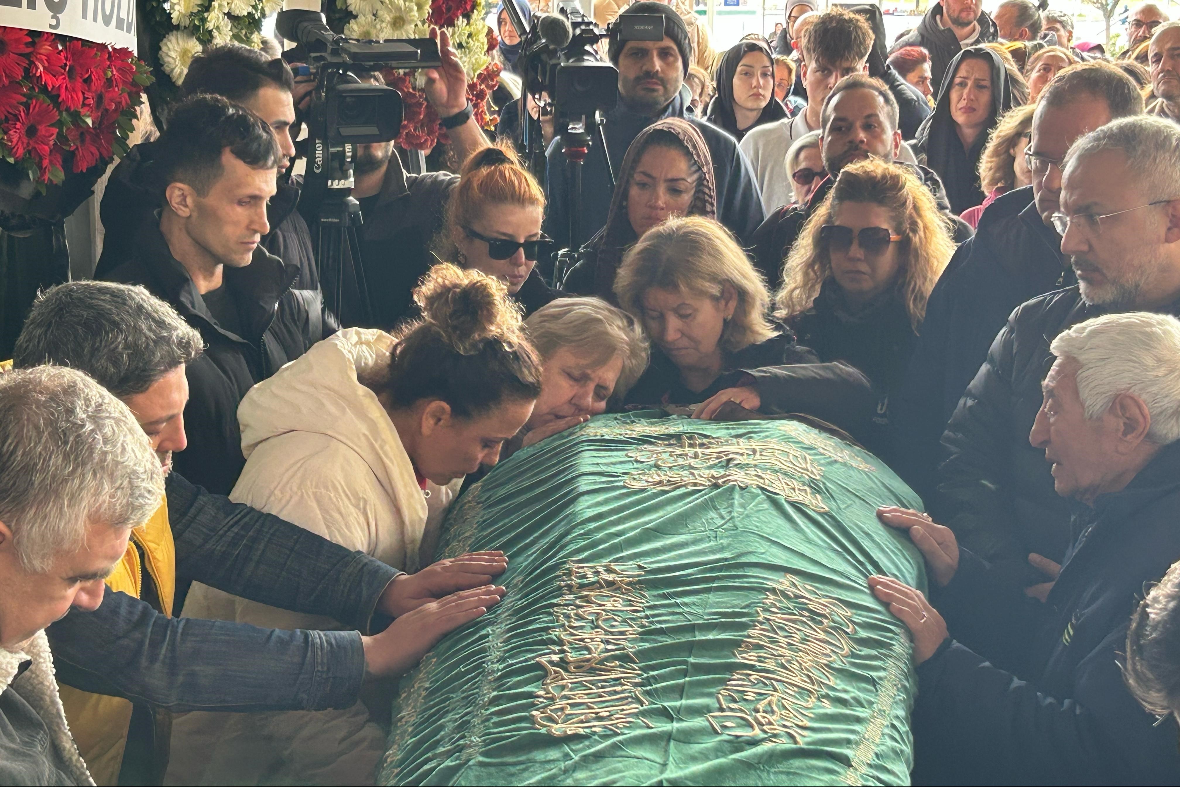 Turnuva Yolunda Yaşanan Kazada Hayatını Kaybeden Öğretmen ve Öğrencisi Son Yolculuğuna Uğurlandı