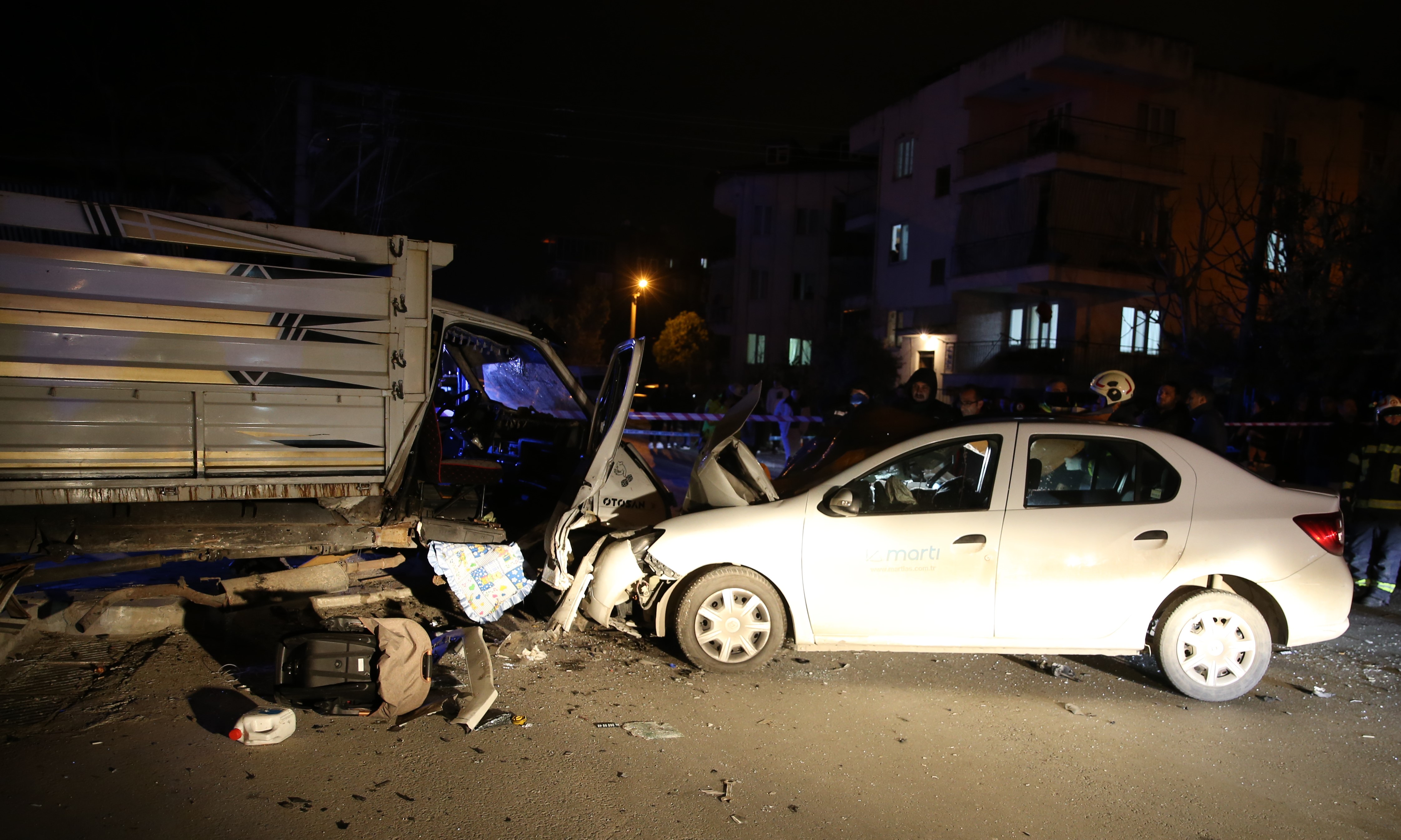 Feci Kaza:17 Yaşındaki Genç Hayatını Kaybetti, Yaralılar var