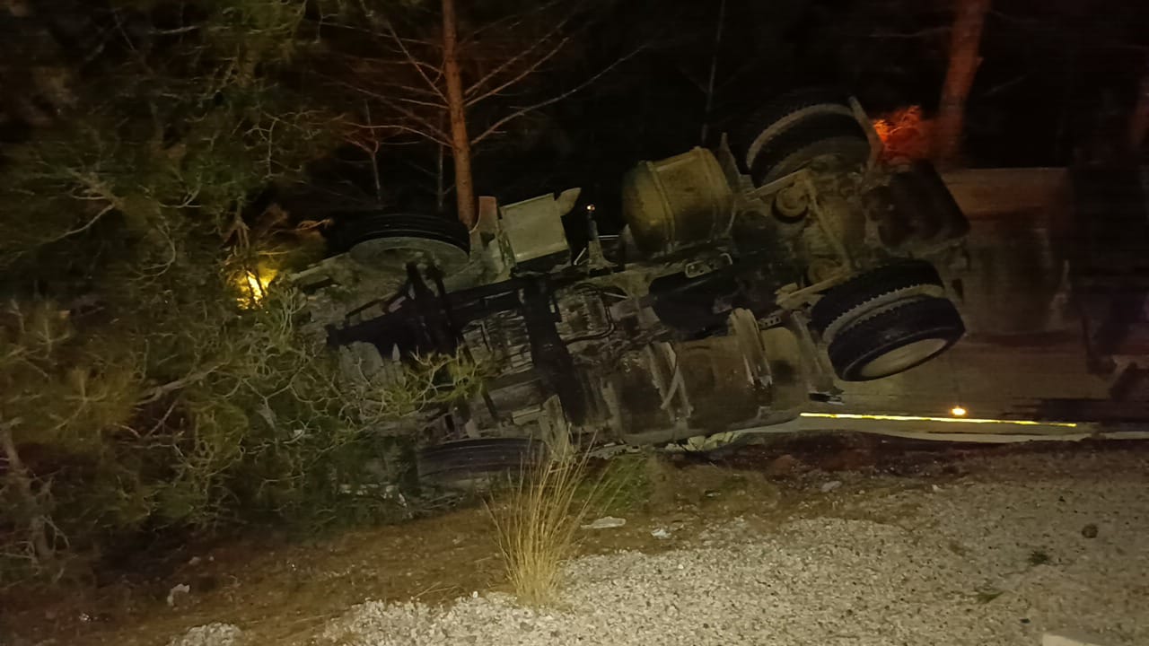 Muğla'da TIR Uçuruma Yuvarlandı