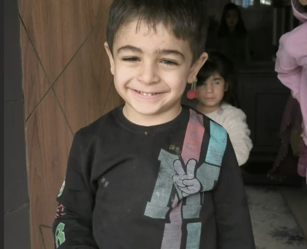 Yanan Evden 5 Yaşındaki Çocuk Kurtarıldı