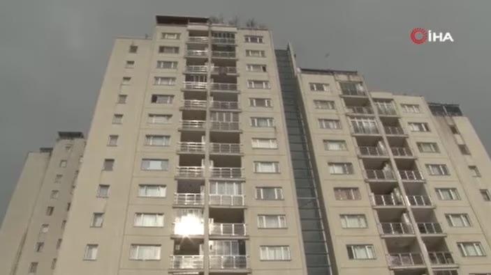 Kan Donduran Olay :Ev Arkadaşının Kalbinden Bıçakladı