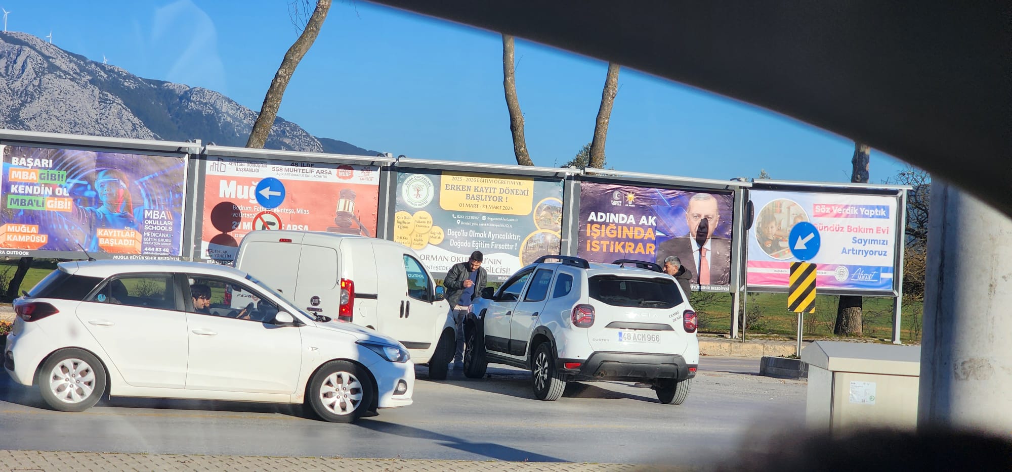 Menteşe'de Trafik Kazası: Trafiği Felç Etti