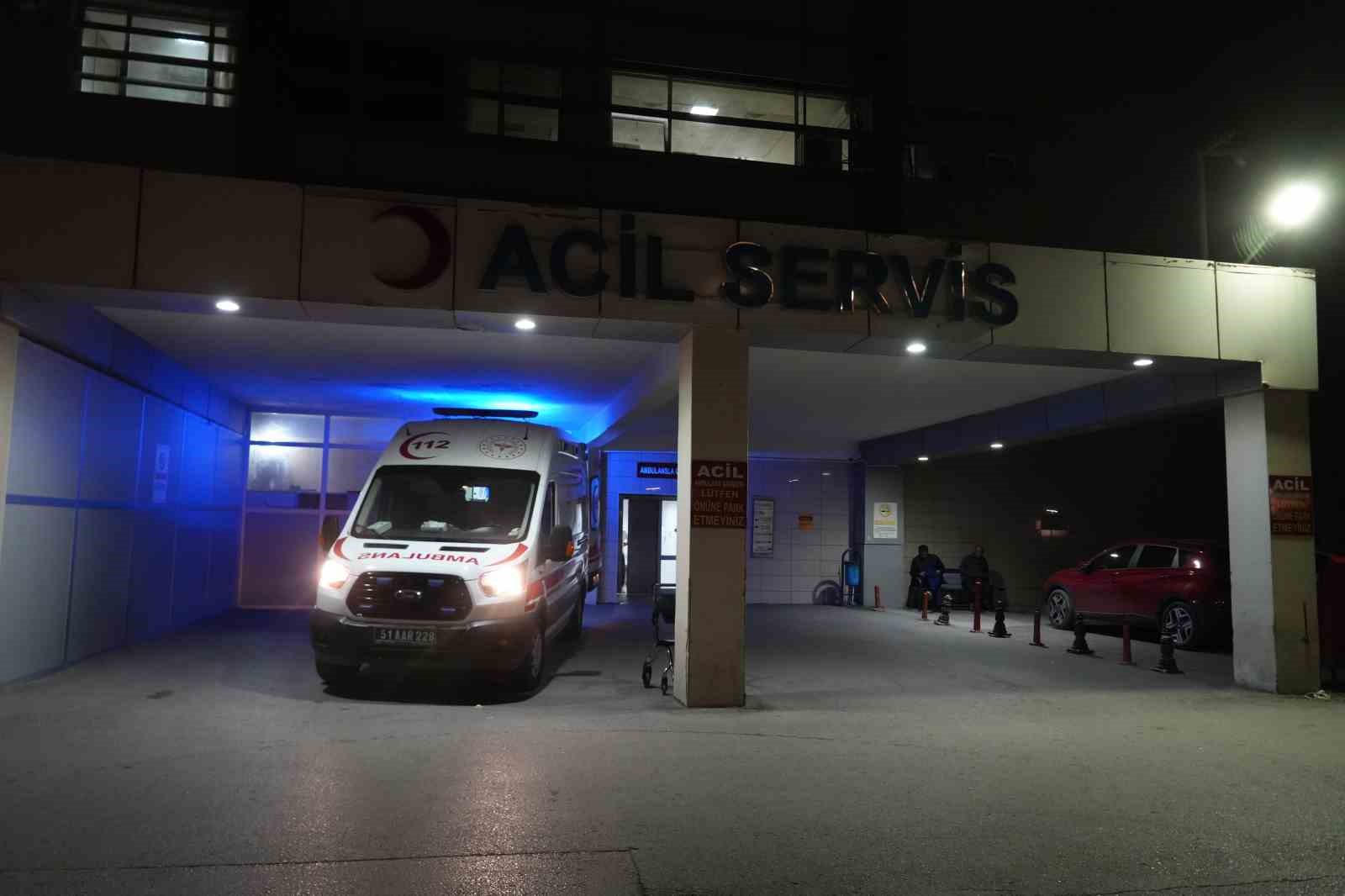 Araç Bariyere Girdi: 1 Ölü 2 Yaralı