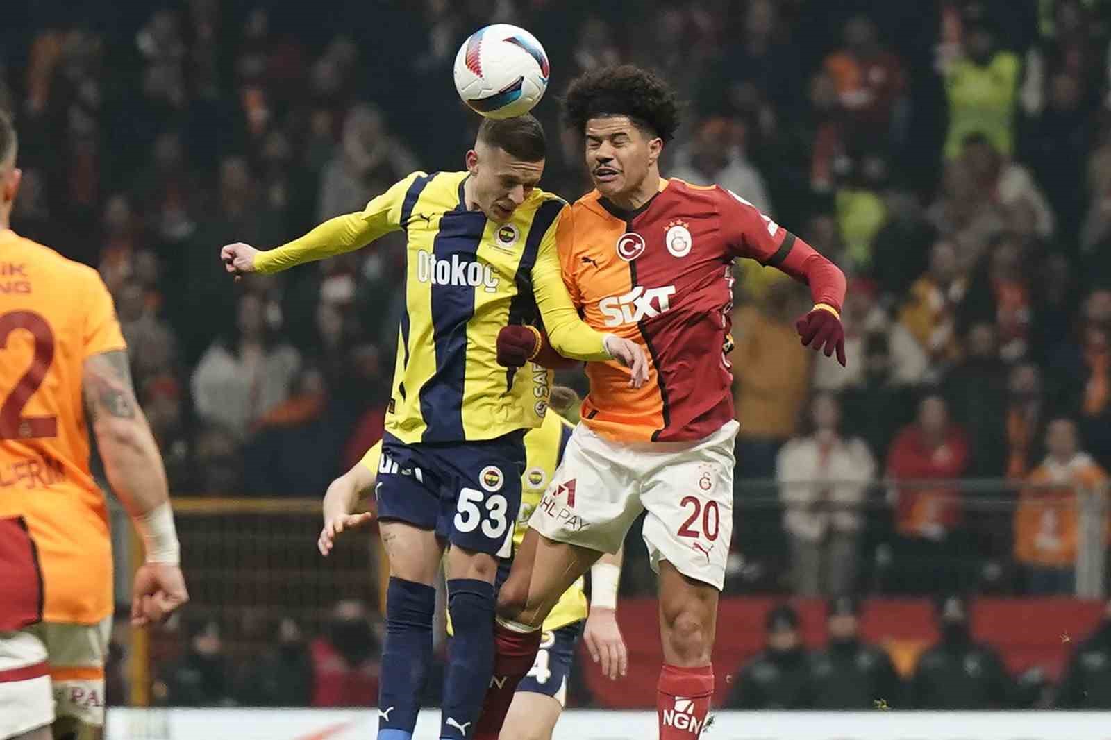 Galatasaray-Fenerbahçe Maçı Durdu!