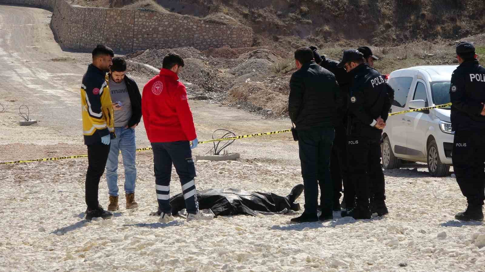 Yaşlı Adam Yol Kenarında Ölü Bulundu