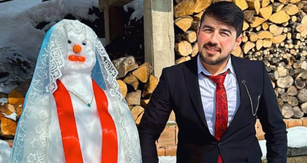 Bu Da Oldu: Kardan Yaptığı Gelinle Evlenip Takı Töreni Yaptı