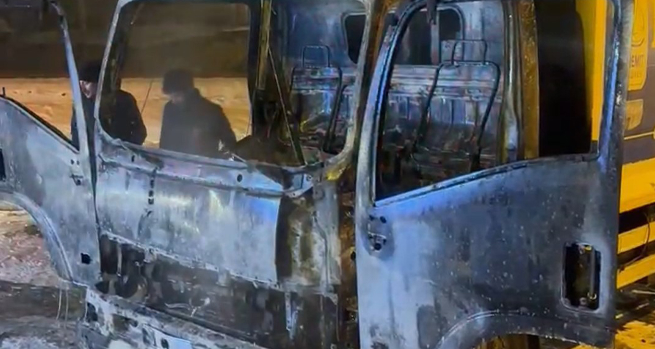 Havai Fişek İsabet Eden Çöp Kamyonu Küle Döndü