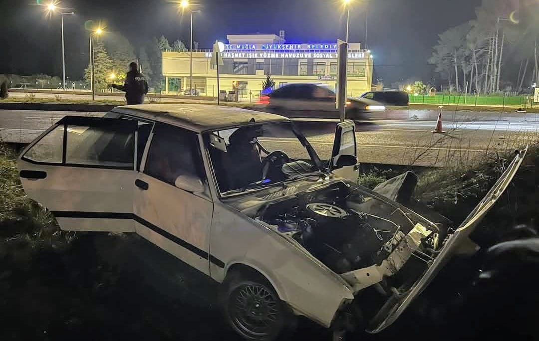 Yatağan'da Otomobil Şarampole Yuvarlandı...