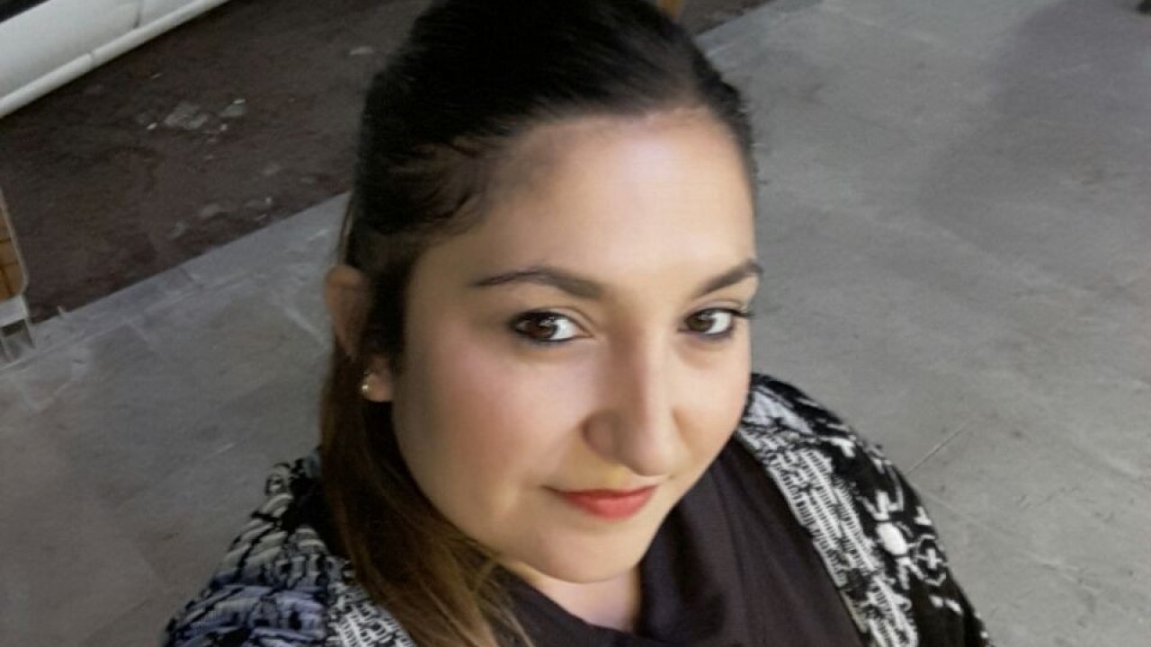 Kaybolan karısını her yerde arıyor