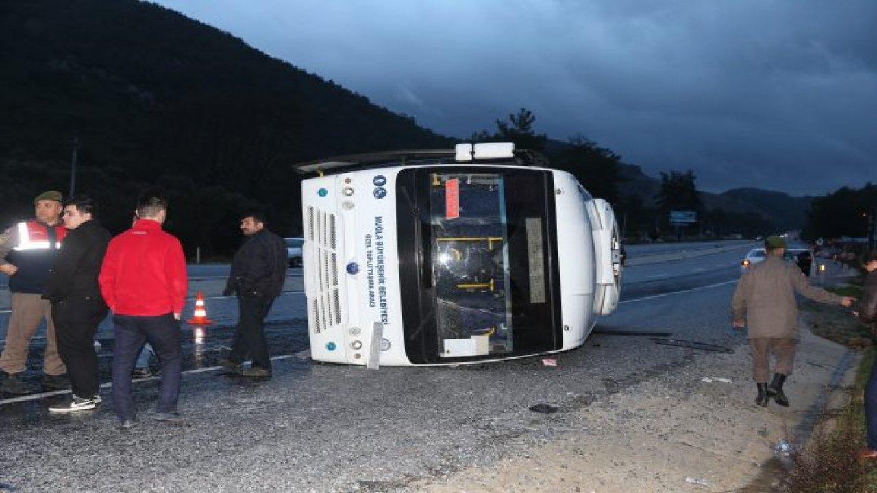 Midibüs devrildi: 5 yaralı