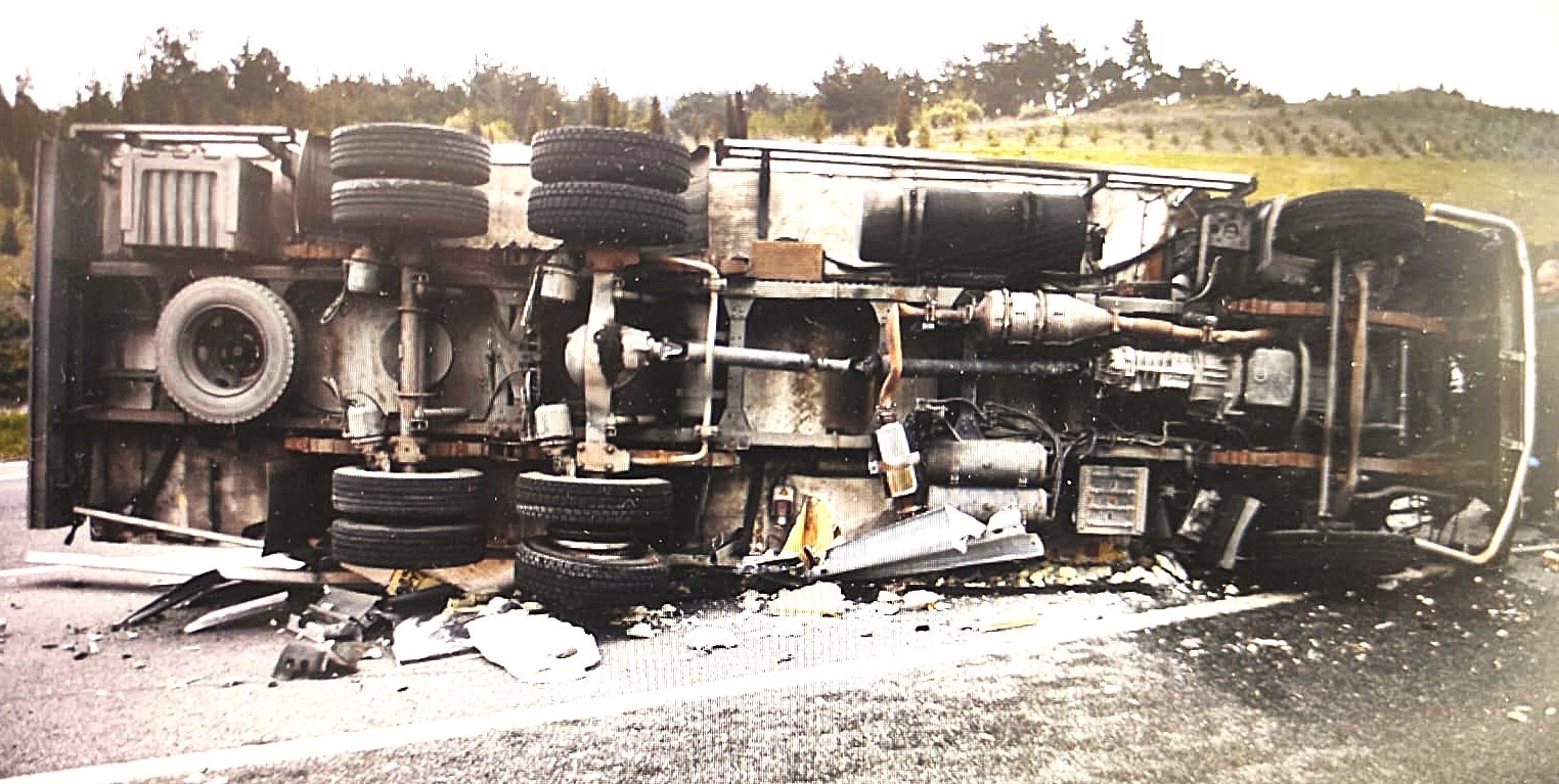 Et Yüklü Tır Devrildi: 1 Ölü