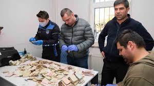 Dilencinin Üzerinden Çıkanlar  Şok Etti