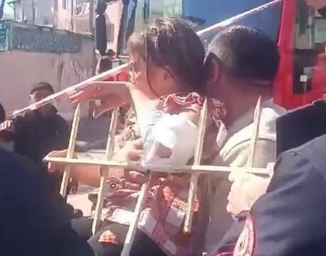 7 Yaşındaki Çocuk Demir Korkuluğa Saplandı