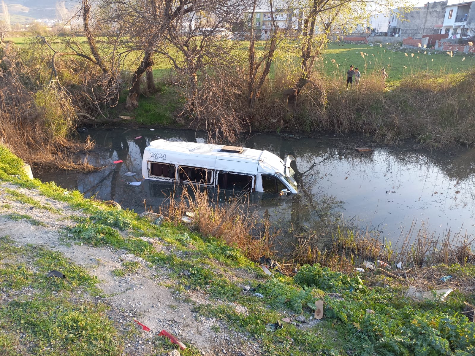İşçi Servisi Dereye Devrildi: 8 Yaralı