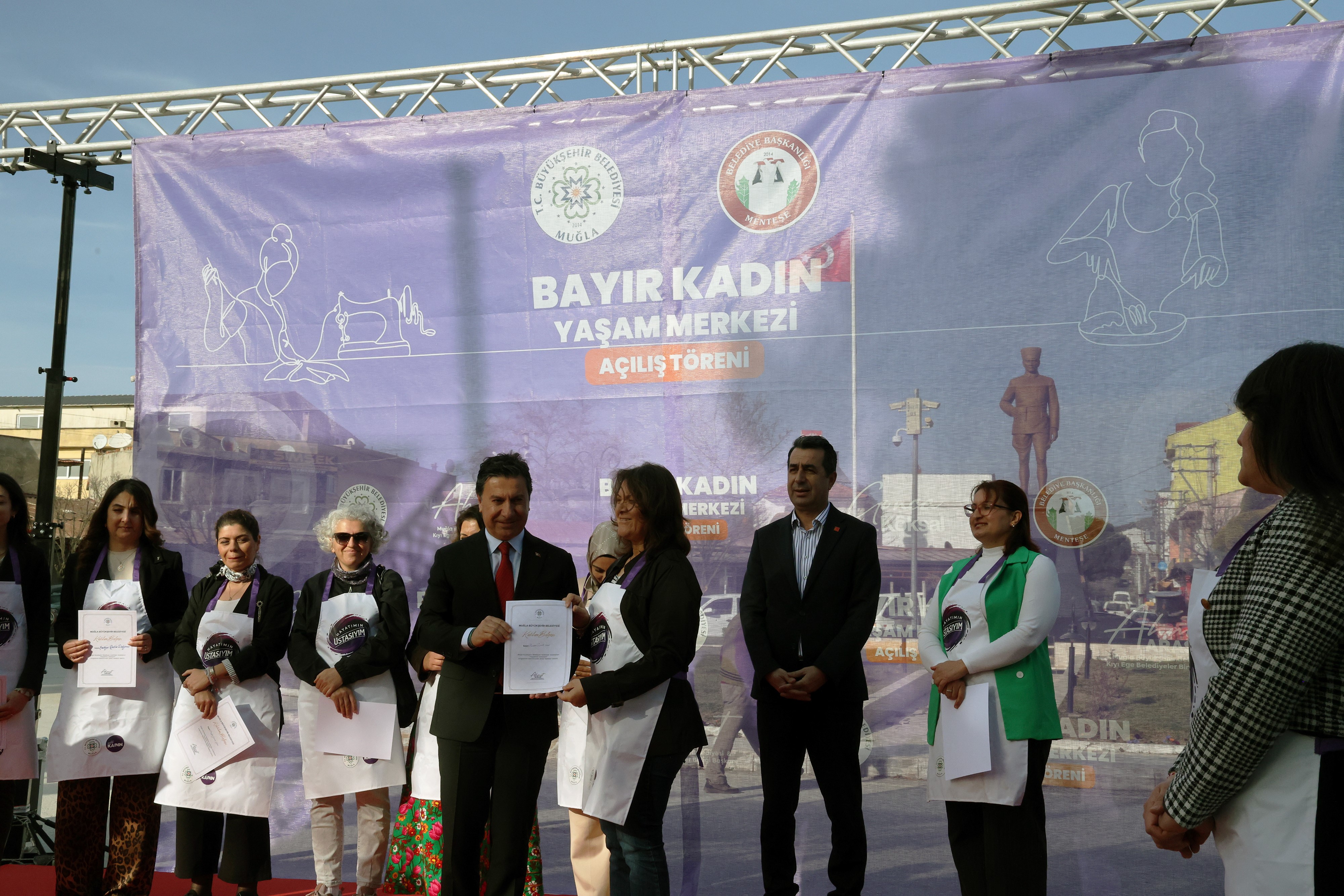 Başkan Aras’tan Afişteki Görüntüye Tepki