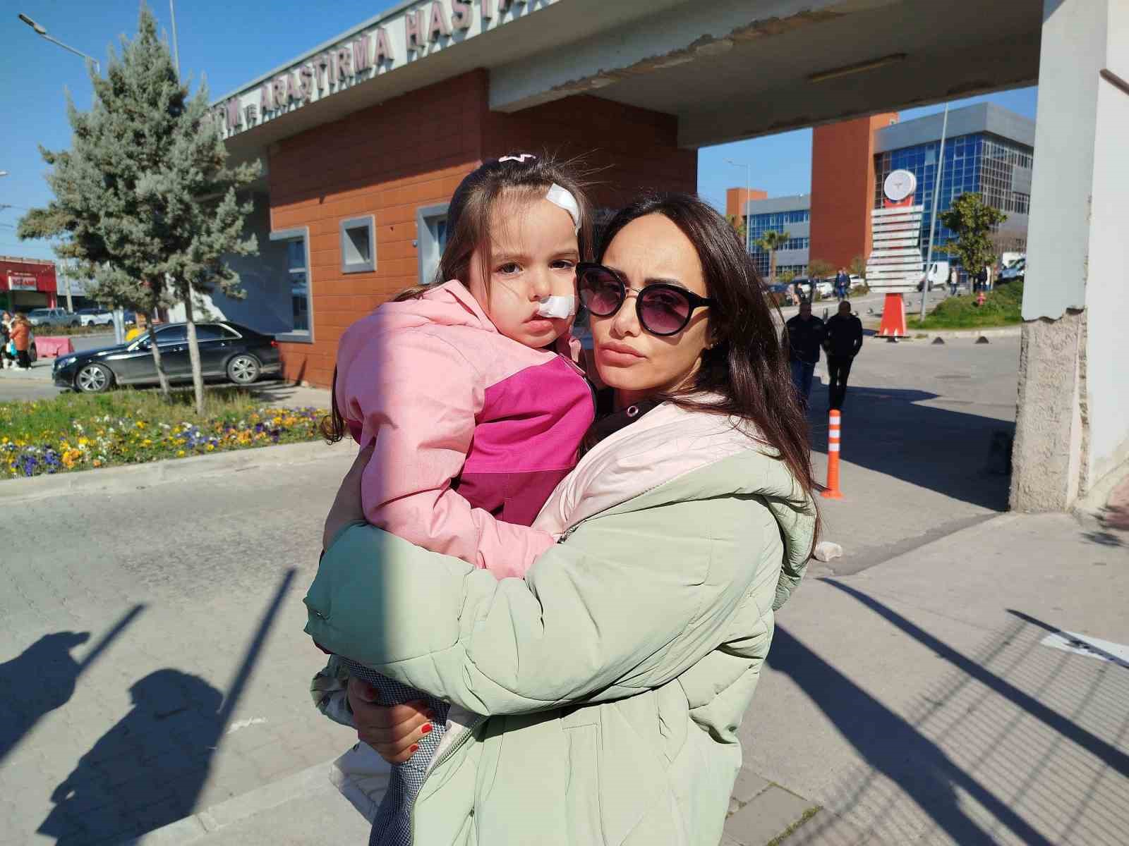 AVM’de Sahipsiz Köpek 3 Yaşındaki Çocuğa Saldırdı: O Anlar Kamerada