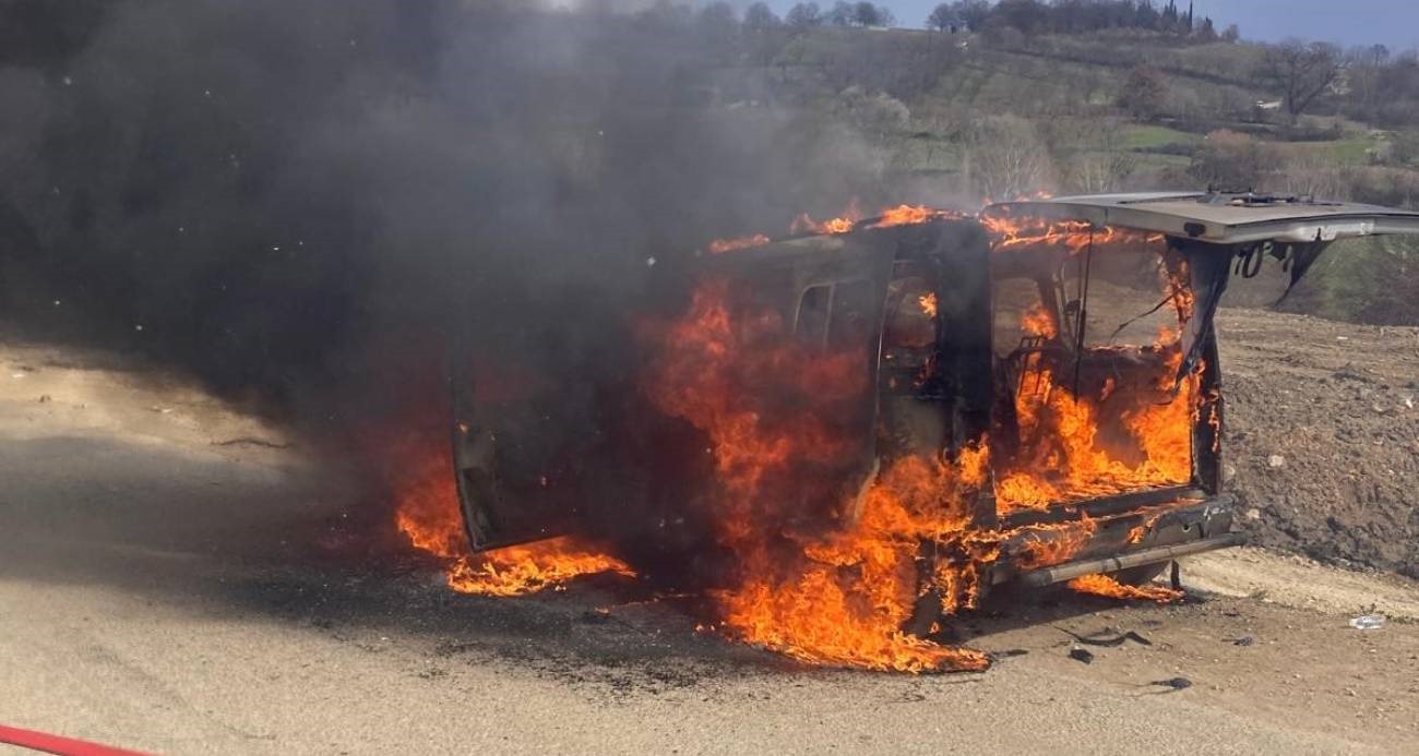 Muhtarın Aracı Alev Topuna Döndü