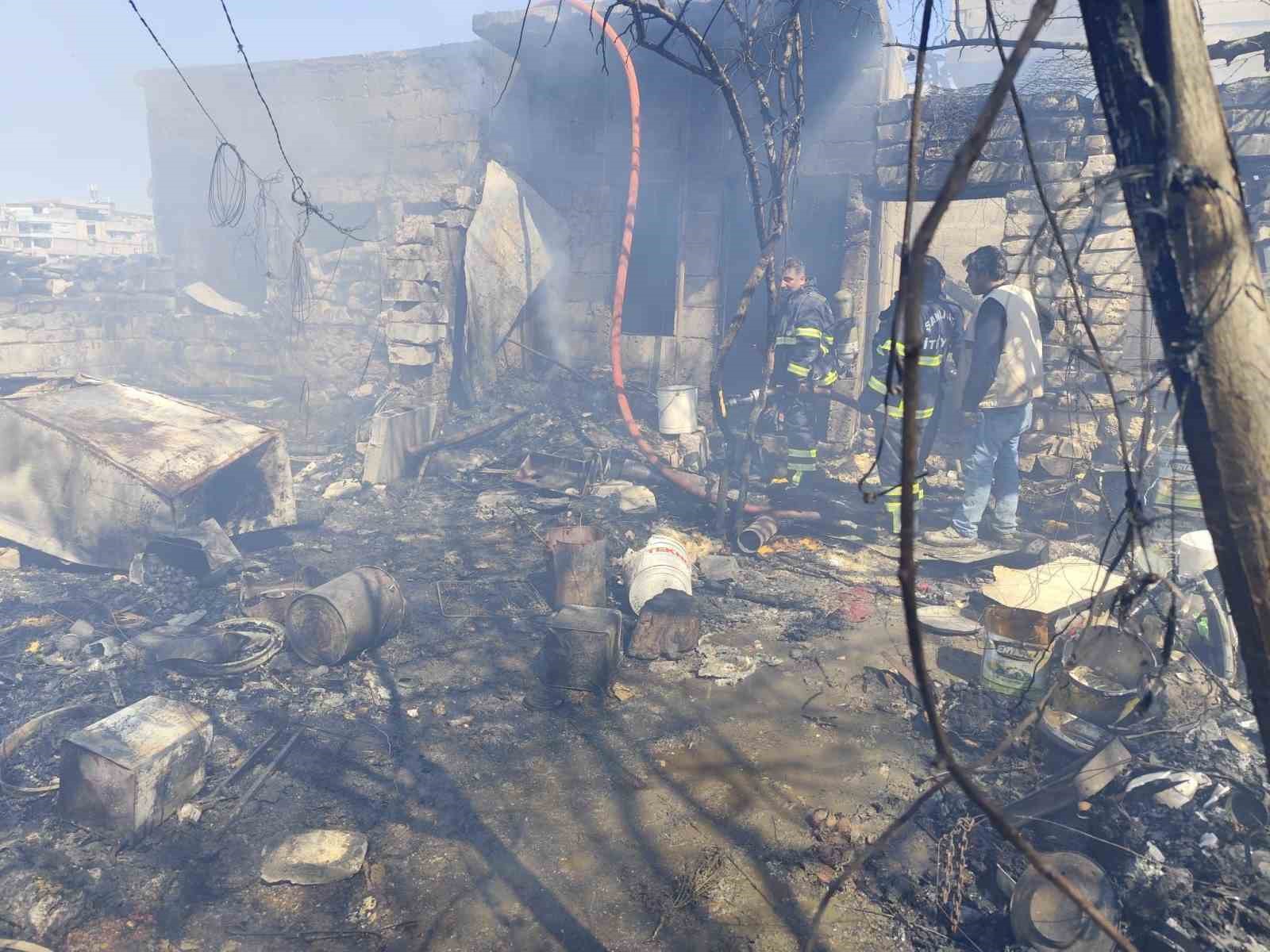 Korkutan Yangın: Ev Küle Döndü, Hayvanlar Telef Oldu