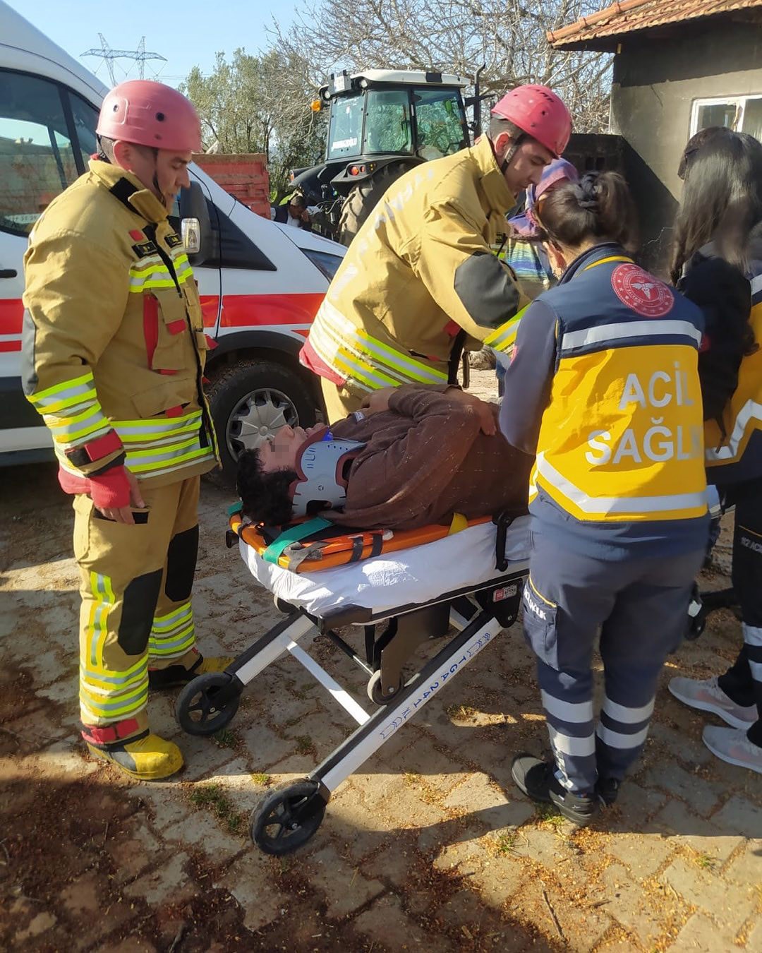 Yıkılan Duvarın Altında Kalan Şahıs Yaralandı