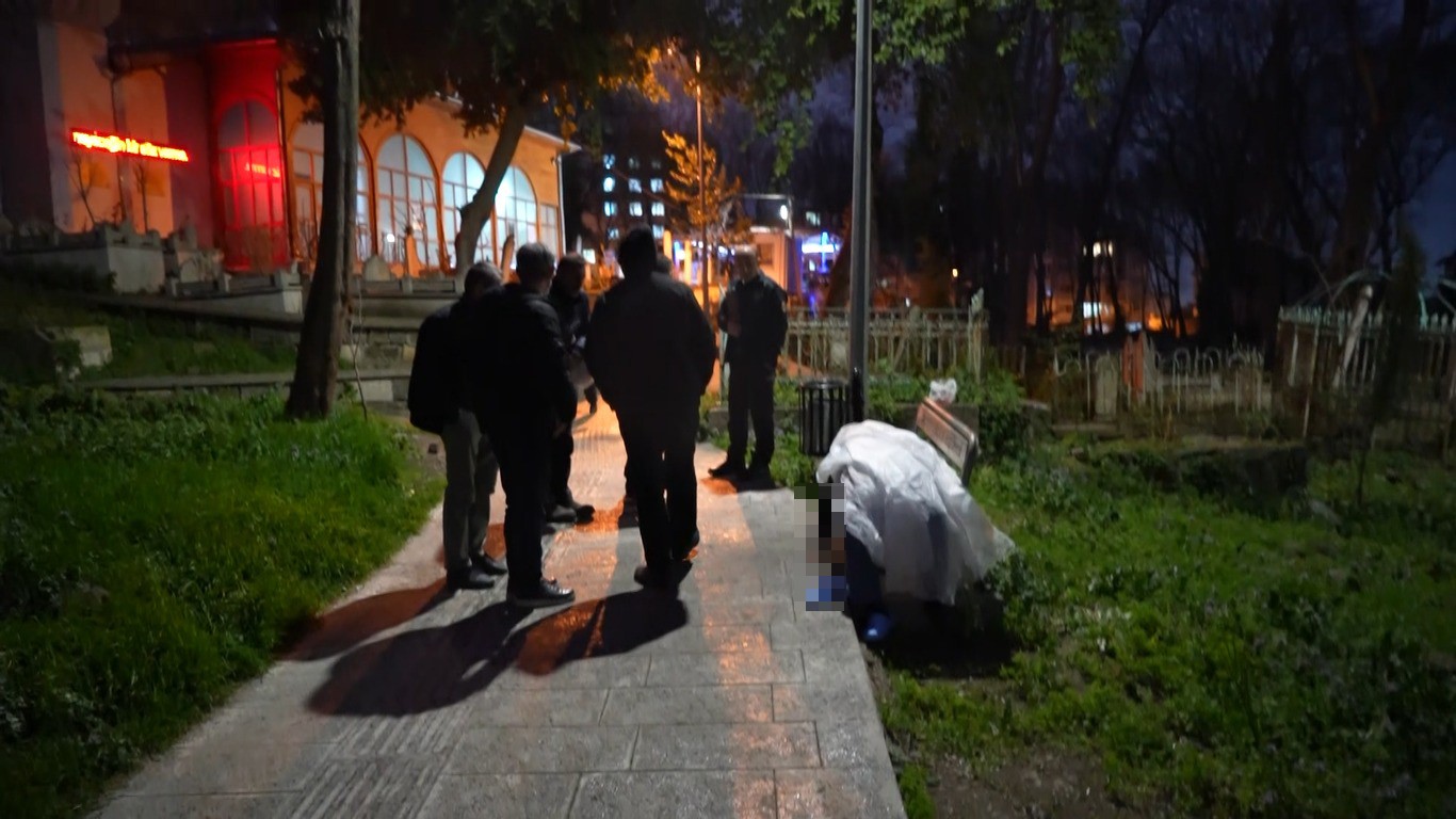 Ölüm Mezarlıkta Yakaladı