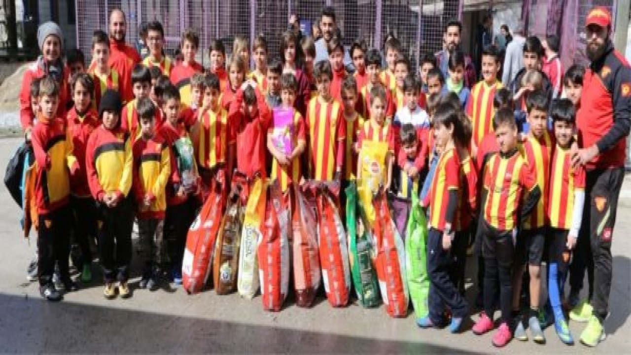 Sporculardan barınağa ziyaret