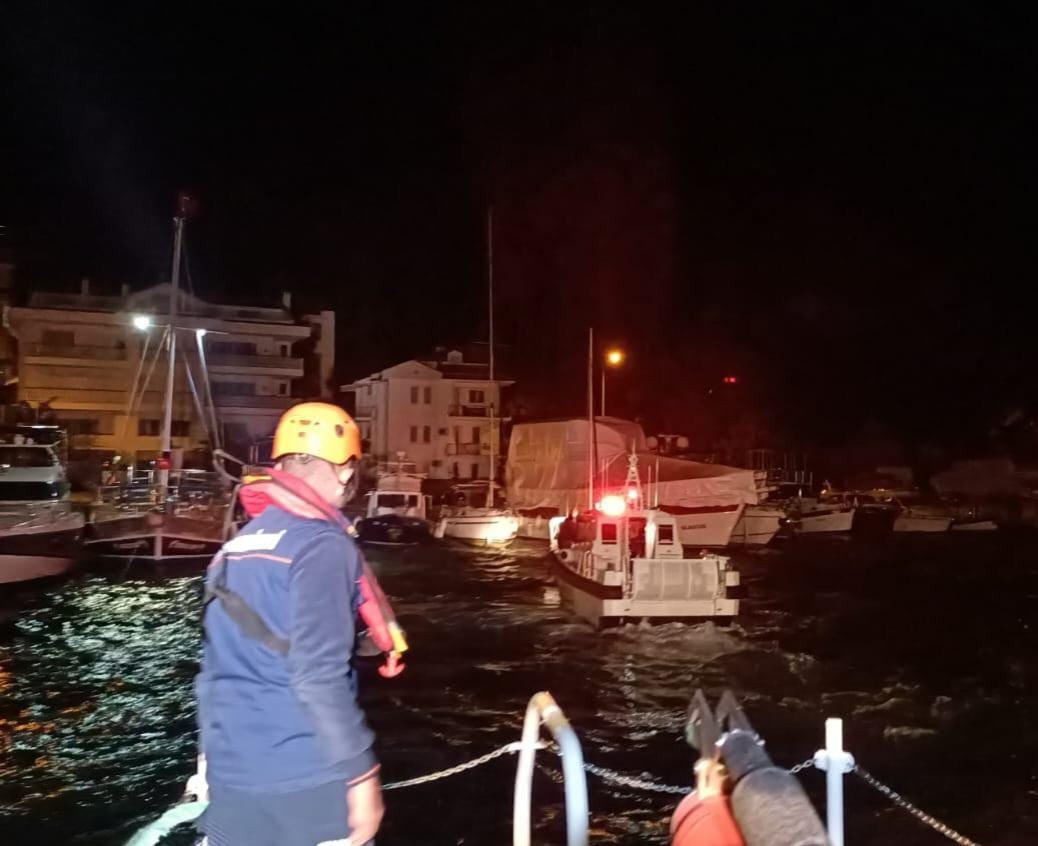 Göcek'te sürüklenen Teknenin imdadına KIYEM-5 Yetişti