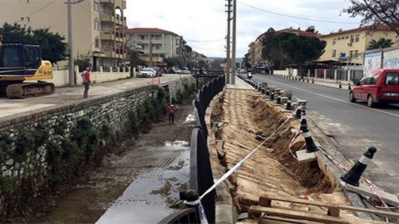 Milas'ta kaldırım çöktü
