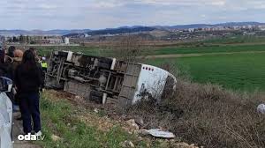 Öğrenci Servisi Şarampole Devrildi: 27 Yaralı