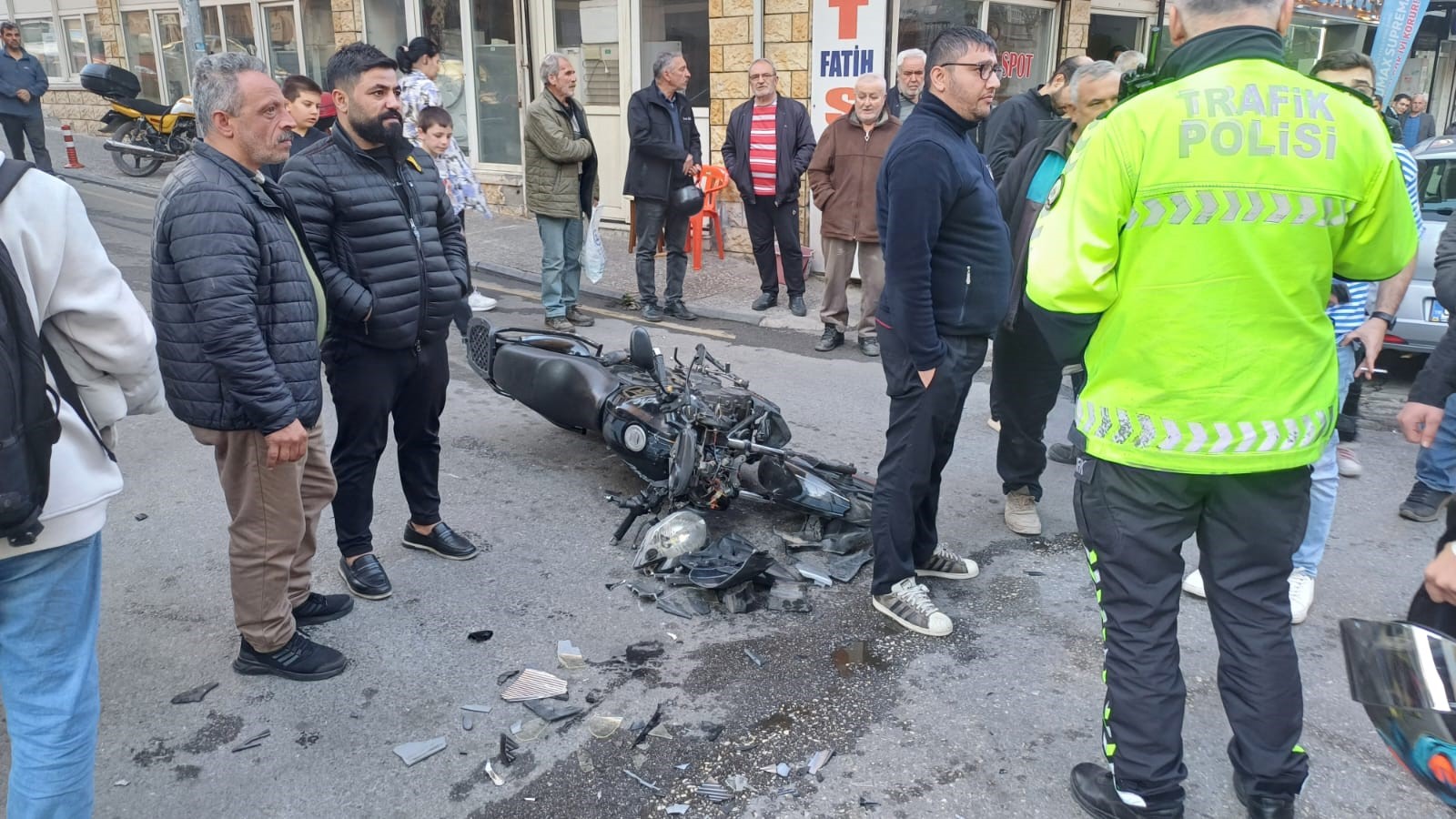 Otomobil ve Motosiklet Kaza Yaptı: 1 Yaralı