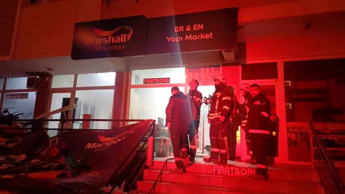 Hırdavat Dükkanında Korkutan  Yangın