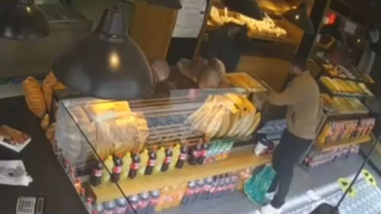 Vicdansız Hırsız Bağış Kumbarasını Böyle Çaldı