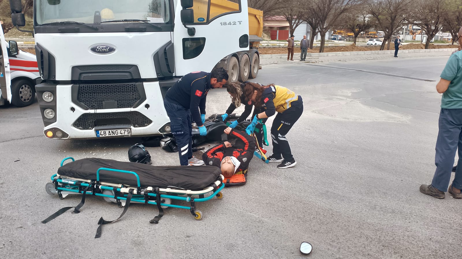 Milas’ta Motosiklet TIR'a çarptı