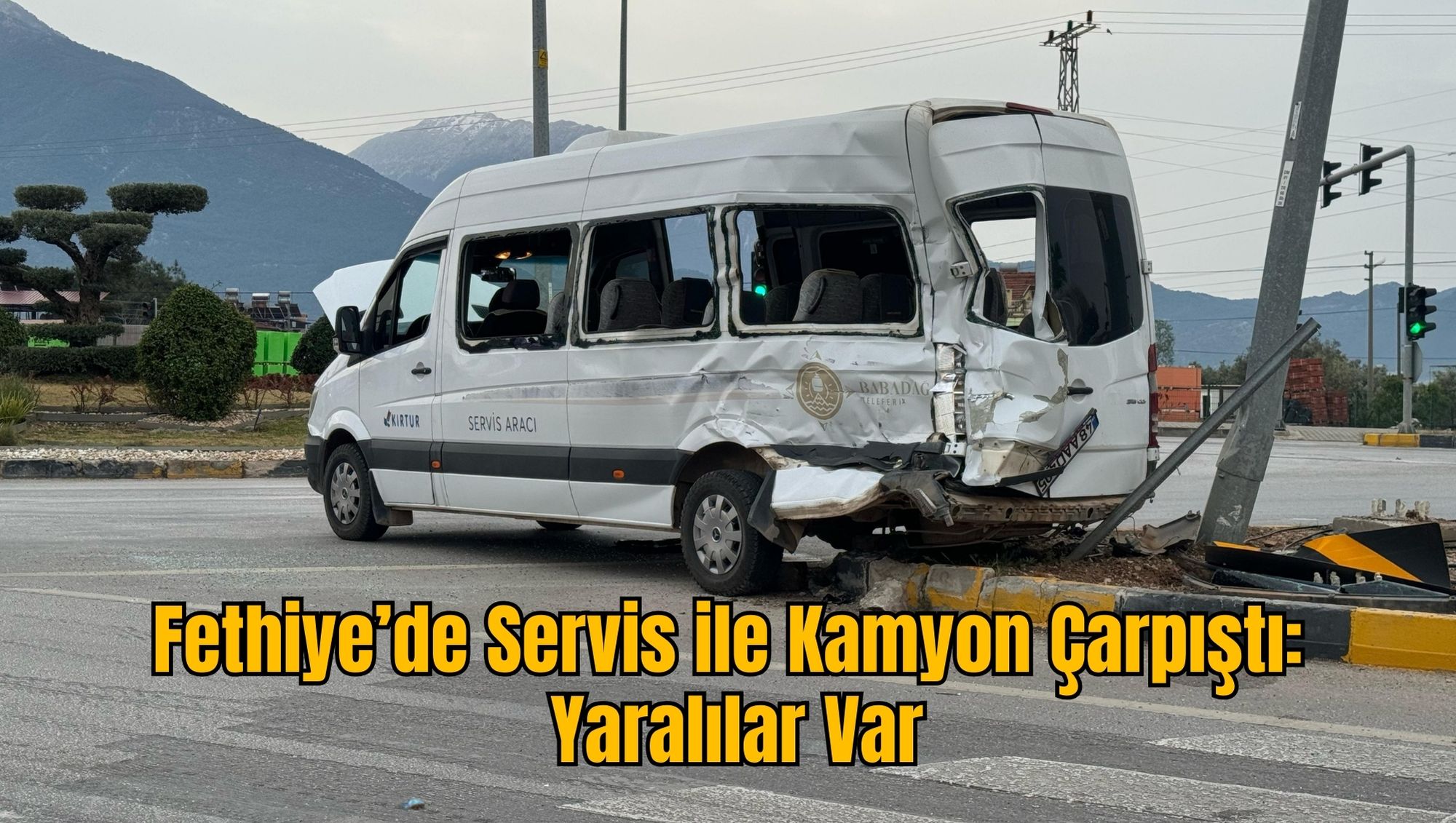 Fethiye’de Servis ile Kamyon Çarpıştı: Yaralılar Var