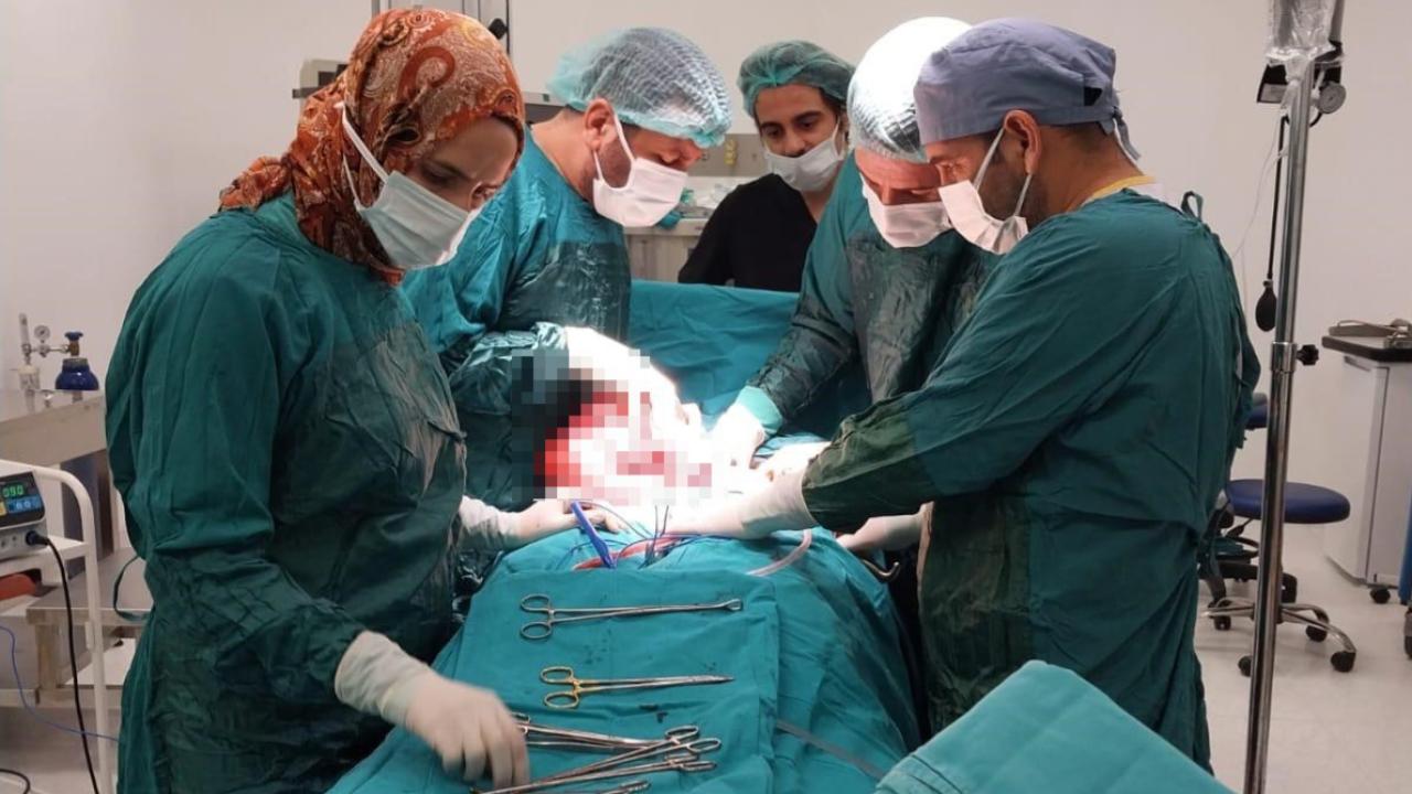 Hastanede Şaşırtan Olay: Karnından Dev Kitle Çıkarıldı