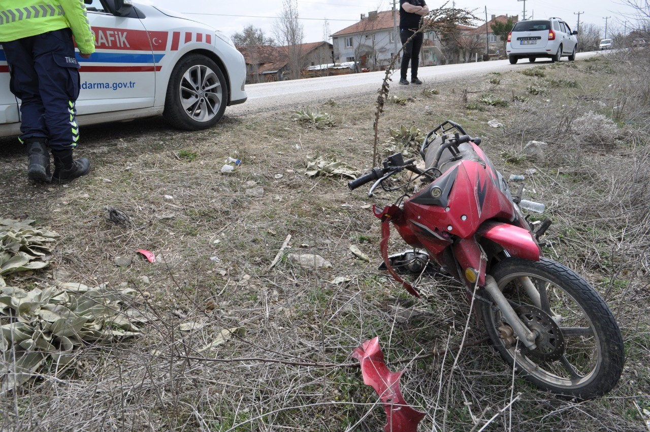 Okul Çıkışı Evine Giden Çocuğa Motosiklet Çarptı: 3 Kişi Yaralandı