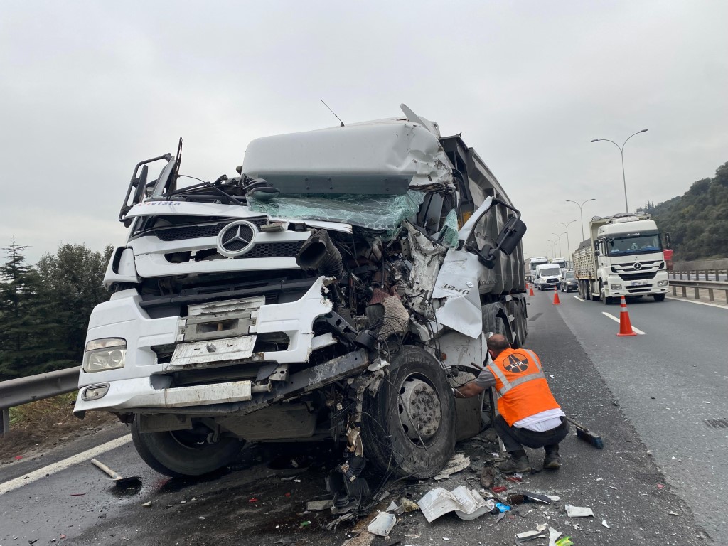 Kağıt Gibi Ezilen Tırdan Mucize Kurtuluş